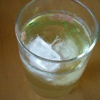 冷たい緑茶、大好きで～す。
我が家はアルカリイオン水で作って
います。とても美味しかったで～す。
ごちそうさまでした。
（*^_^*）